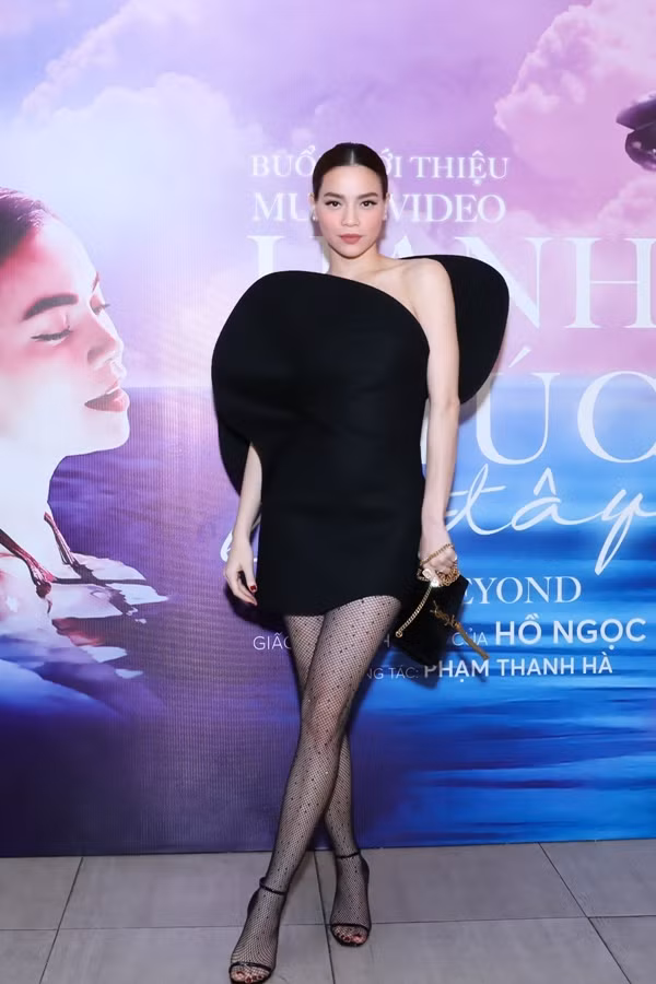 Ha Ho mang ca Subeo va ban trai Kim Ly vao MV ky xao 3D