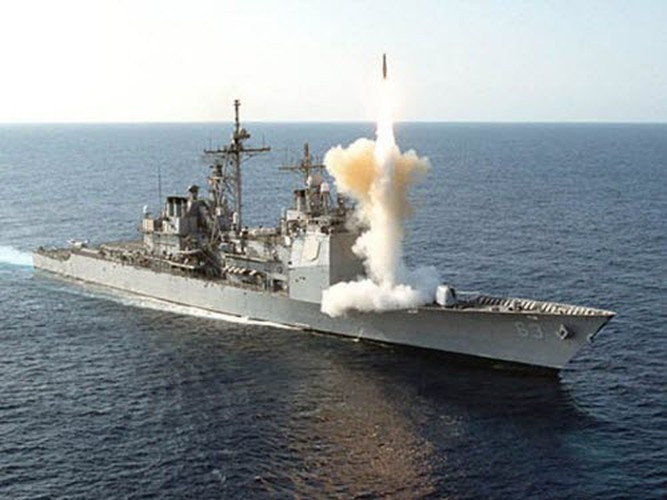 Bộ Quốc phòng Mỹ lên án hành động của Iran là "nguy hiểm và khiêu khích". Trong khi đó, Iran cho rằng Mỹ "kịch tính hóa vụ va chạm" và cảnh báo mọi tính toán sai lầm sẽ dẫn đến "đòn đáp trả quyết đoán".