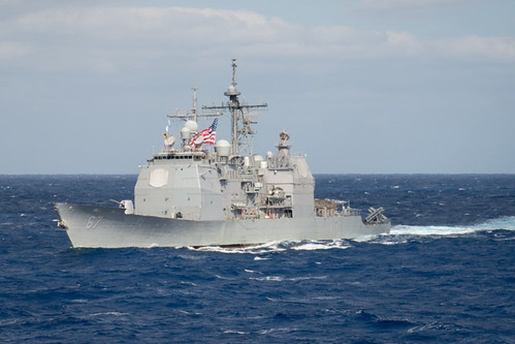 Khí tài tác chiến điện tử và vũ khí laser có lợi thế trong các vùng biển có mật độ tàu dân sự hoặc tàu buôn dày đặc, do chúng tạo ra ít mảnh vỡ hơn sau khi tiêu diệt mục tiêu.