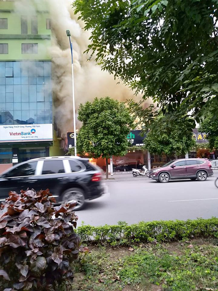 Bước đầu xác định, hỏa hoạn không gây thiệt hại về người, tuy nhiên đã làm hư hỏng nhiều tài sản phía bên trong quán cháo ếch Singapore.