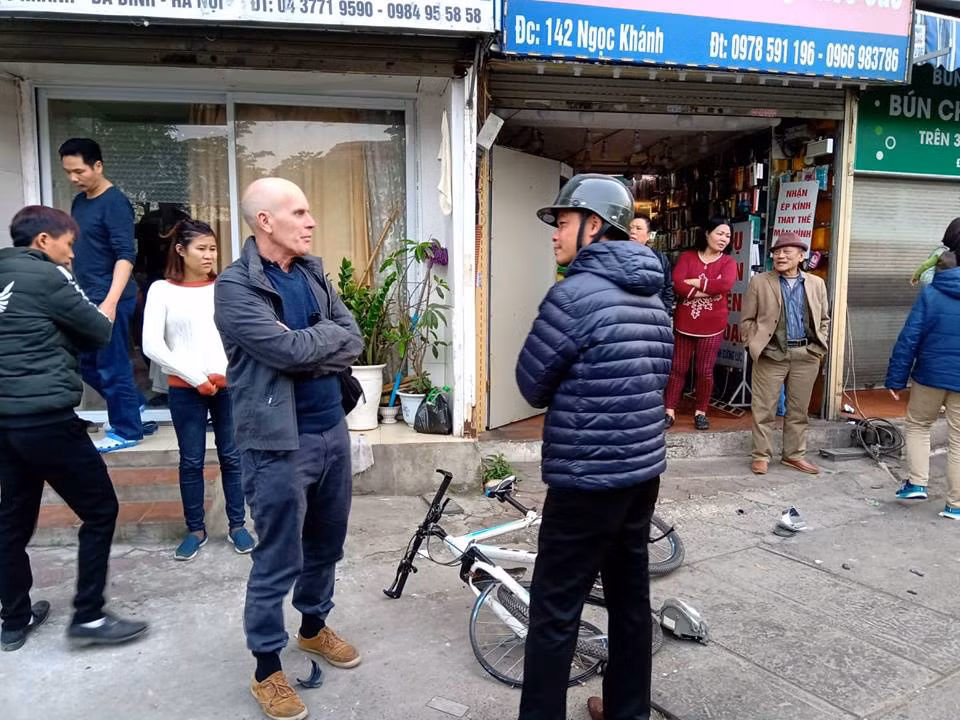 Rất nhiều người chưa hoàn hồn sau tai nạn.