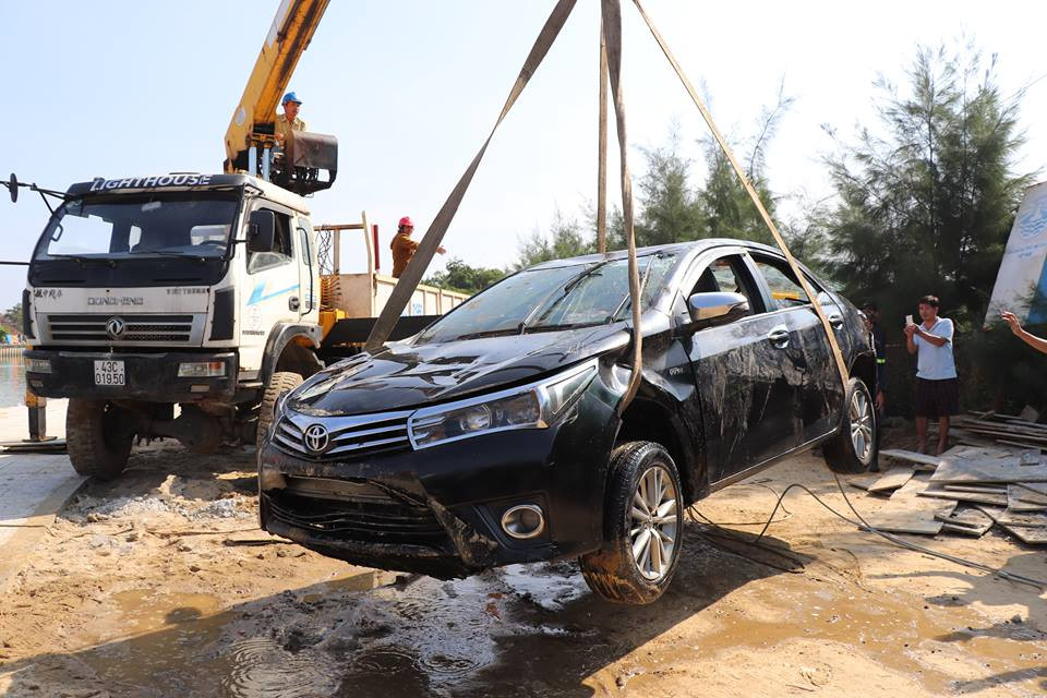  Hiện con gái vợ chồng anh Chu Tùng Giang, là cháu Chu Ngân Linh - người may mắn sống sót, vẫn đang trong trạng thái hoảng loạn.