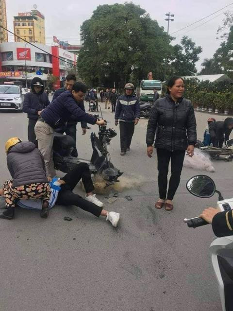 Ảnh do người dân chụp lại tại hiện trường vụ tai nạn chiều 17/1.