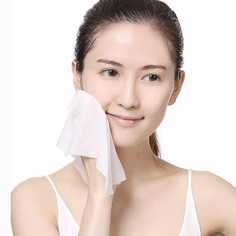 Dù trong trường hợp nào thì bạn cũng không nên sử dụng chung khăn mặt với người khác để tránh nguy cơ lây các bệnh truyền nhiễm như cảm cúm, đau mắt đỏ,...(Nguồn Alicdn)