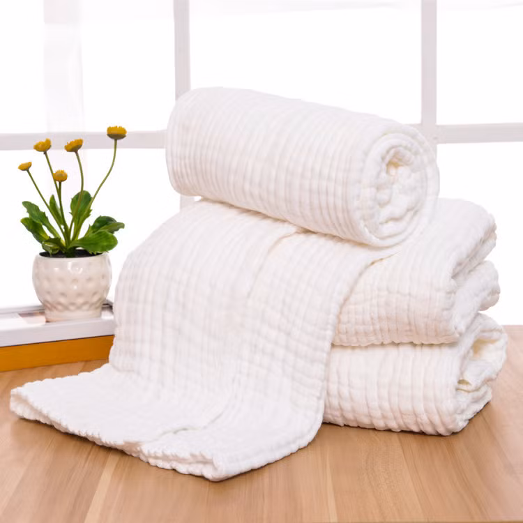 Khi mua khăn, bạn nên lựa chọn loại khăn được làm từ 100% cotton hoặc vải bông - những chất liệu mềm mại, an toàn cho da mà lại thấm hút nước tốt. (Nguồn Alicdn)