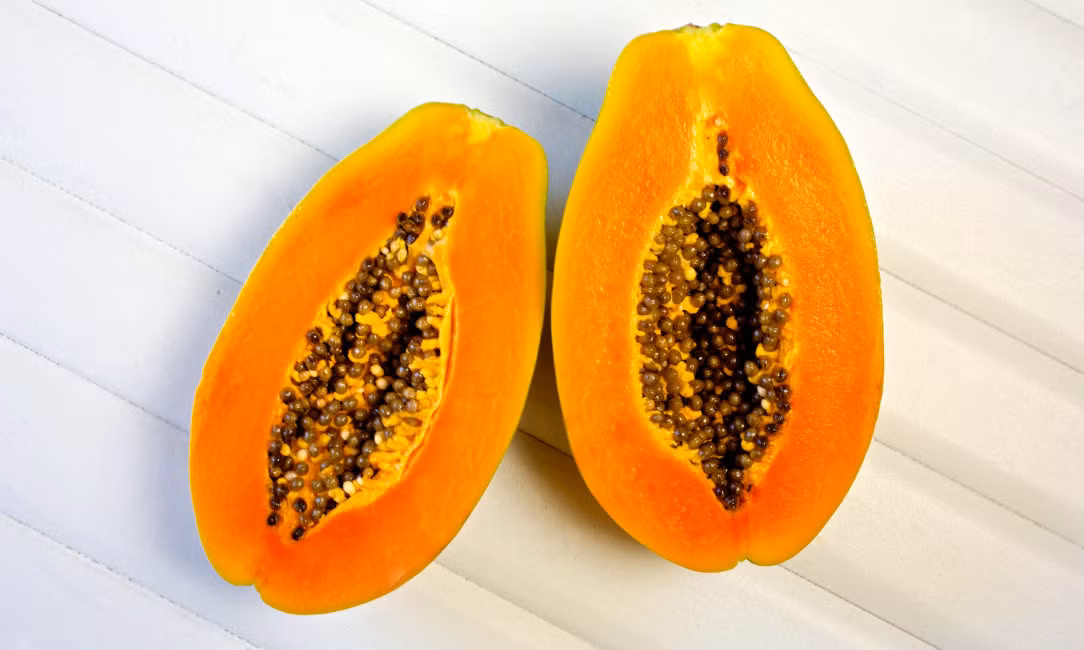 Mùa đu đủ đang đến, ngoài việc ăn đu đủ để làm đẹp thì còn một lý do nữa bạn nên ăn loại trái cây này đó là để tẩy giun. (Nguồn Healthandthecity)