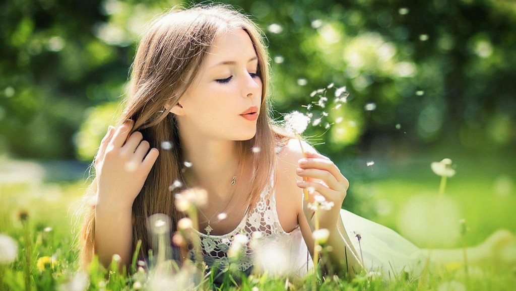 10. Độ cong của thắt lưng (Lumbar curvature) Độ cong của thắt lưng là một tiêu chuẩn phổ biến khác của vẻ đẹp phụ nữ được tích hợp vào não của quý ông nhờ vào sự tiến hóa. Trung bình, góc giữa lưng và mông lý tưởng là khoảng 45,5°. Độ cong này được coi là hấp dẫn nhất đối với nam giới. Ảnh minh họa: Internet. *) Title do Kiến Thức biên tập lại