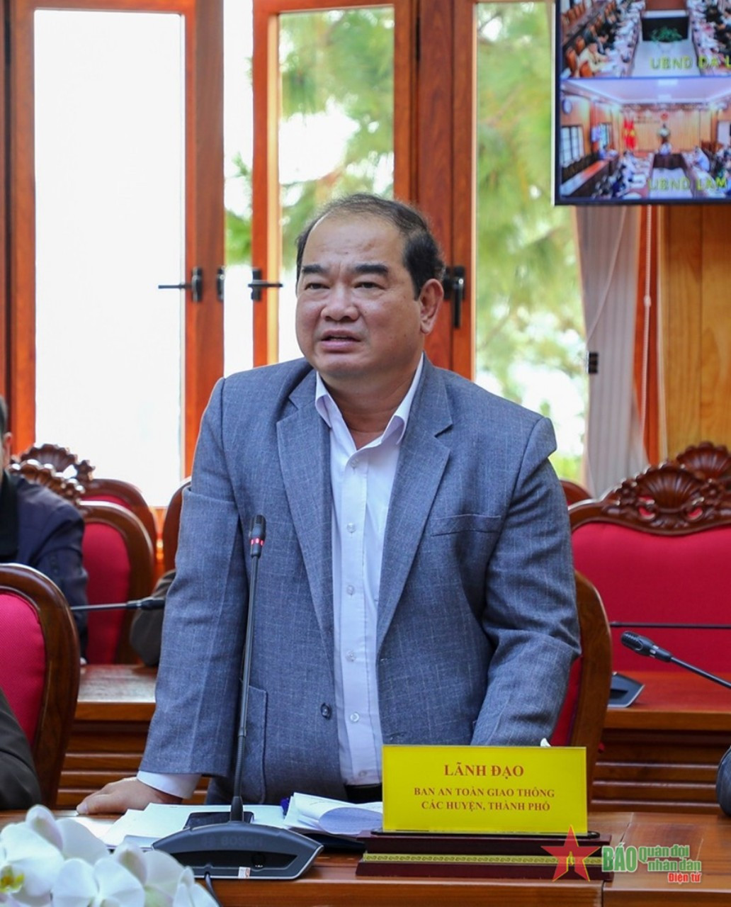 Lam Dong: Chu tich UBND huyen nghi huu truoc tuoi vi bi canh cao