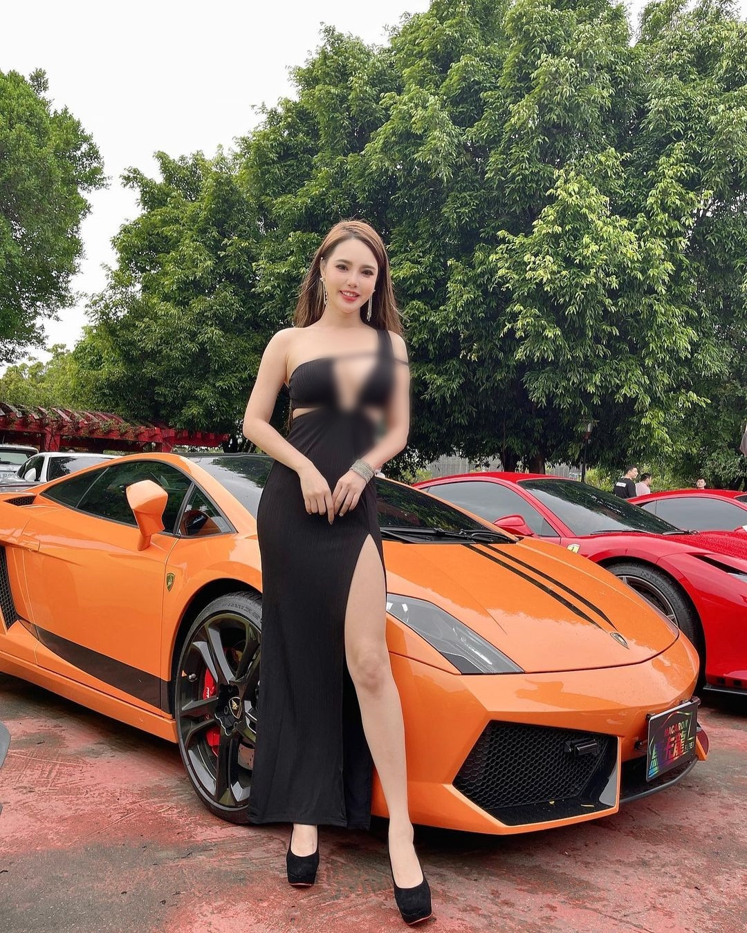 Theo tìm hiểu, nhờ khuôn mặt xinh ngọt ngào và thân hình nóng bỏng, hot girl Miêu Miêu đã thu hút được rất nhiều sự chú ý.