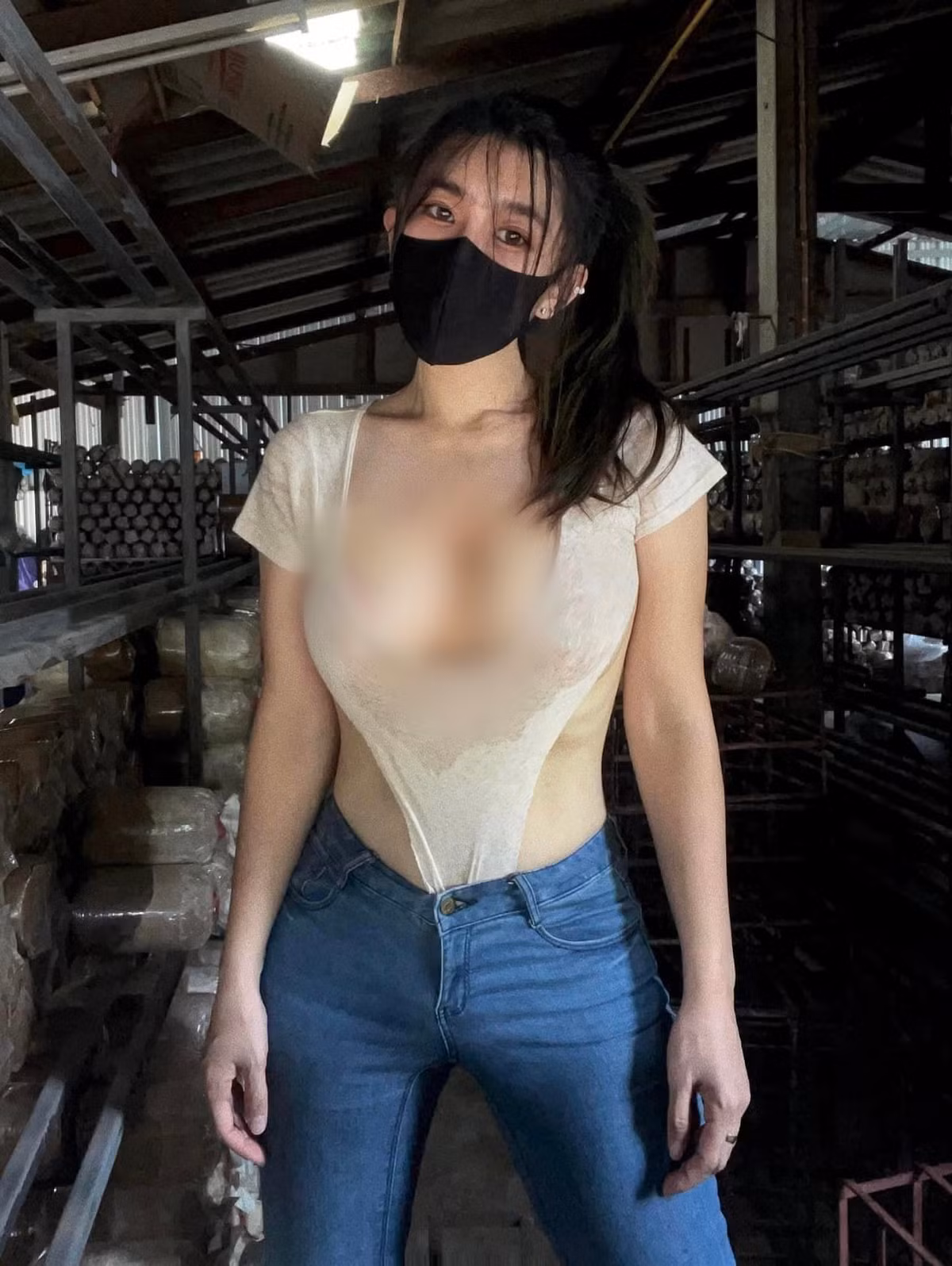 Theo tìm hiểu, Niparat Konyai là một trong những người đẹp nổi tiếng ở Thái Lan, còn có tên khác là Mika.