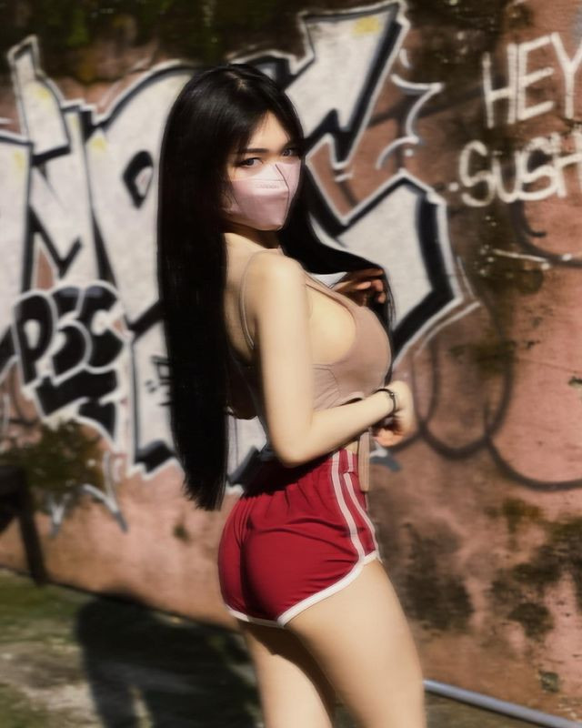 Trước đó, Diorwynn cũng từng gây chú ý khi diện đồ hở hang, thiếu vải đi chợ đêm.