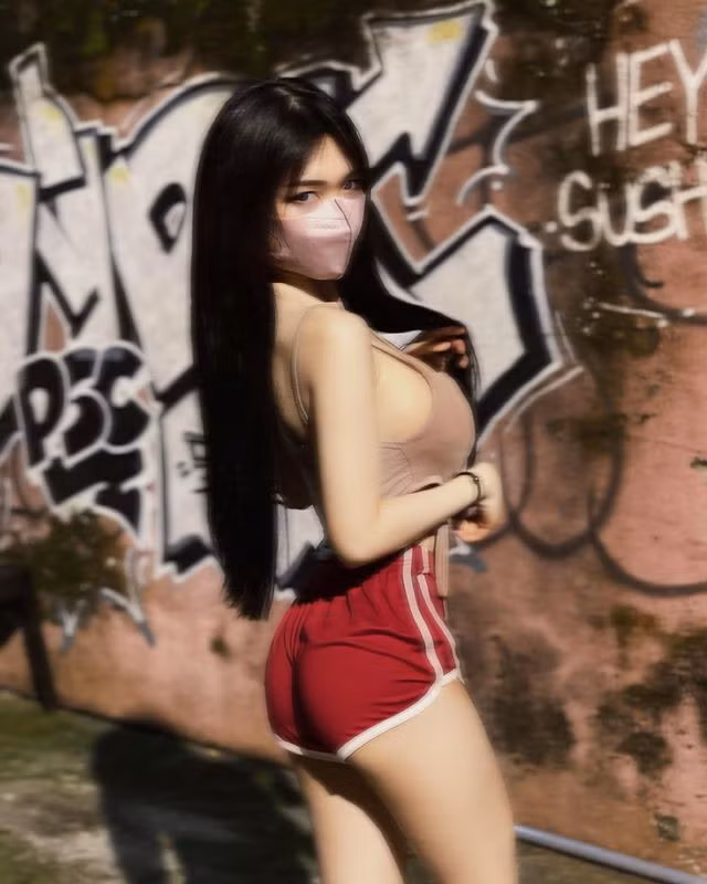 Trước đó, Diorwynn cũng từng gây chú ý khi diện đồ hở hang, thiếu vải đi chợ đêm.