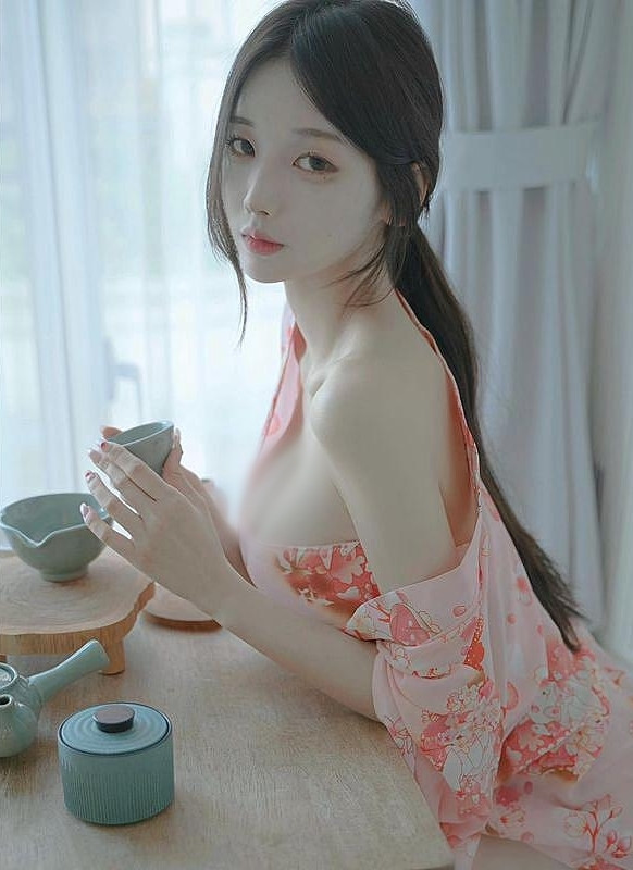  Hot girl Soonne, mỹ nhân người Hàn Quốc, nổi tiếng với vẻ đẹp vừa ngây thơ, mong manh lại vừa quyến rũ, gợi cảm. (Nguồn ảnh: IG)