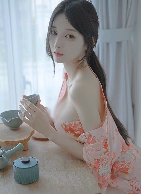  Hot girl Soonne, mỹ nhân người Hàn Quốc, nổi tiếng với vẻ đẹp vừa ngây thơ, mong manh lại vừa quyến rũ, gợi cảm. (Nguồn ảnh: IG)