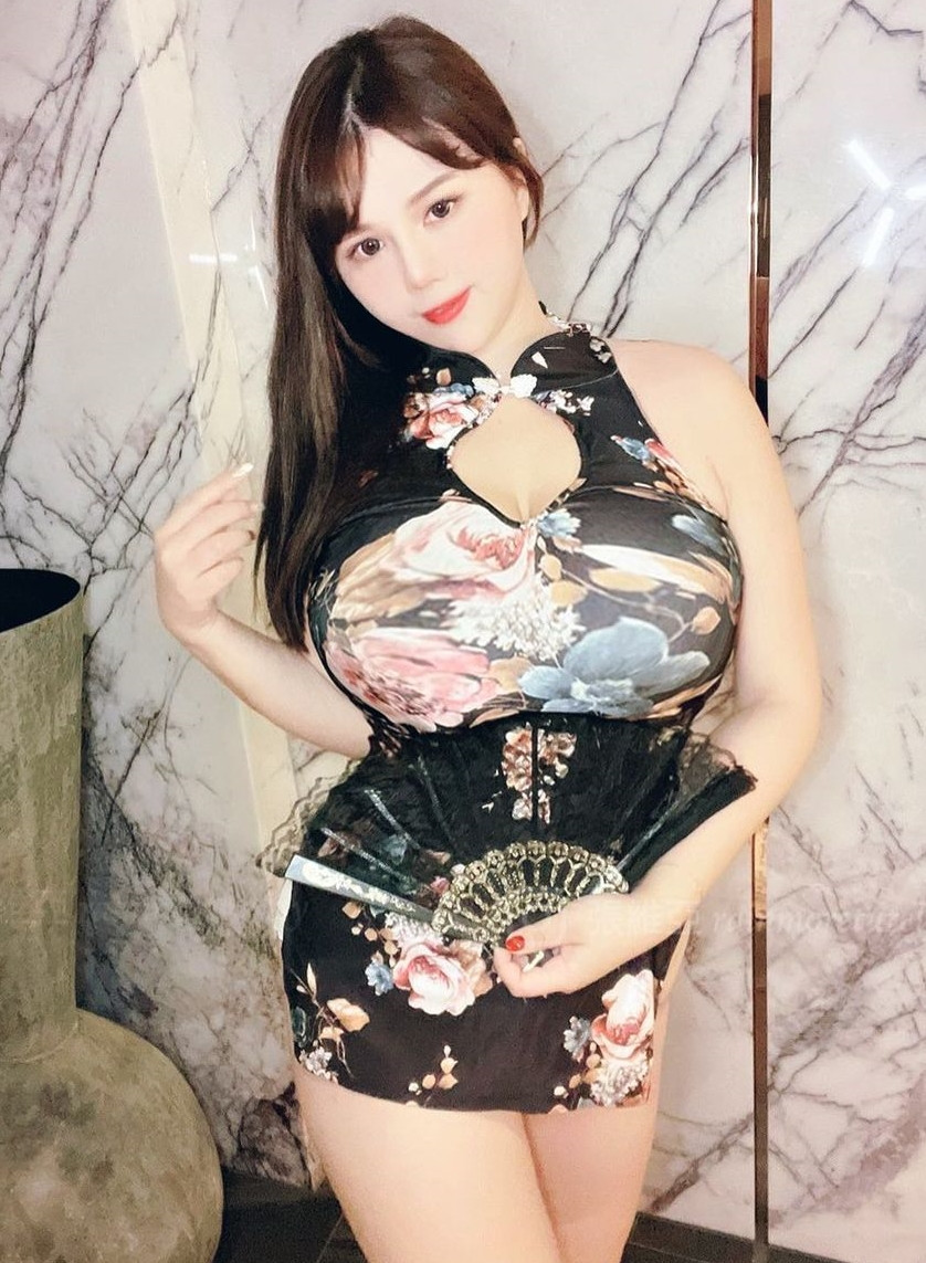 Mới đây, những hình ảnh hot girl Trương Duy Á, người Đài Loan, khoe dáng trong bộ xường xám cách điệu, ngắn cũn đang nhận được sự quan tâm của đông đảo cư dân mạng. (Nguồn ảnh: IG)