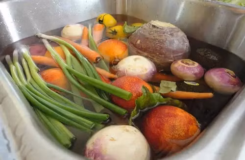 Rửa rau kiểu này không sạch còn mất dinh dưỡng Rua rau kieu nay khong sach con mat dinh duong