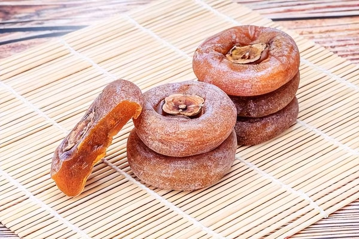 Hồng cực ngon nhưng 3 nhóm người này ăn chẳng khác thuốc độc - Hình 3 Hong cuc ngon nhung 3 nhom nguoi nay an chang khac thuoc doc-Hinh-3