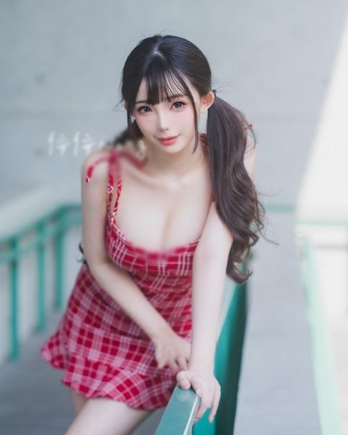 Nếu như tiết chế hơn nữa, không chiêu trò hở hang quá đà, có lẽ Ning Ning sẽ còn chiếm được nhiều thiện cảm hơn.