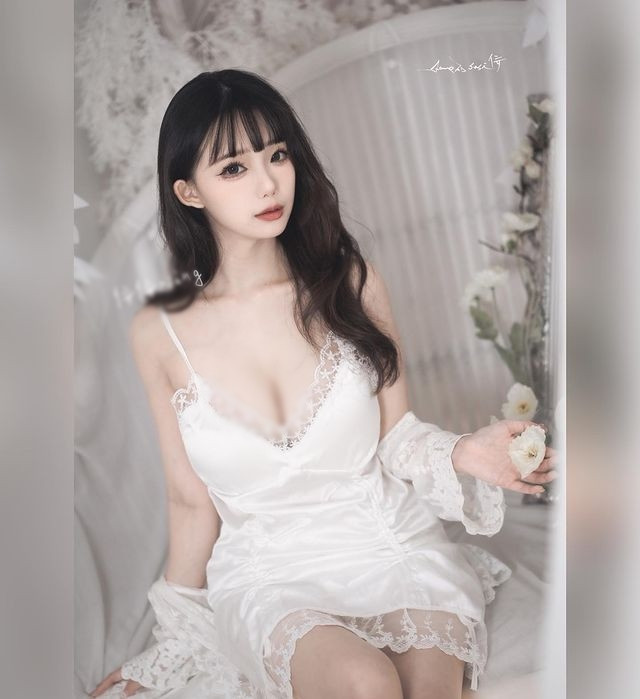 Nhờ nhan sắc và chiều cao vượt trội, cô nàng lọt vào mắt xanh của nhiều nhãn hàng thời trang dành cho giới trẻ.