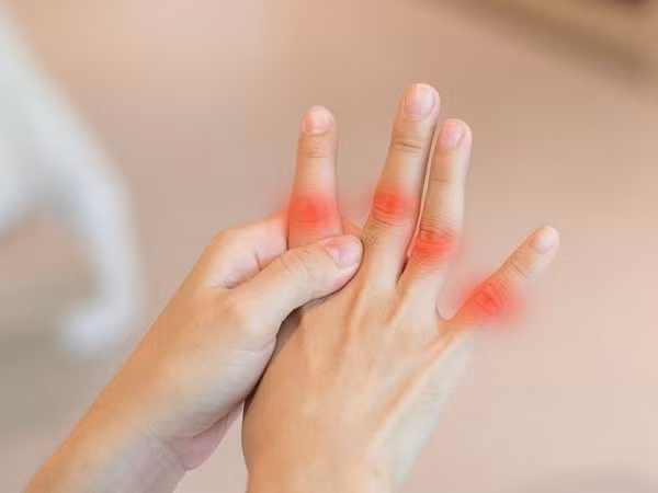 Thay 3 dau hieu nay o ban tay, kham phoi ngay con kip