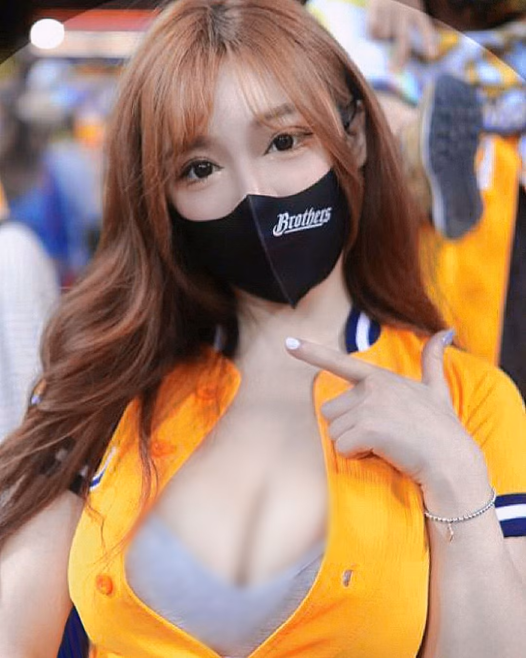 Những người này cho rằng hot girl Yumil làm xấu bộ đồng phục nữ sinh và những bức ảnh của cô nàng thực sự rất phản cảm.