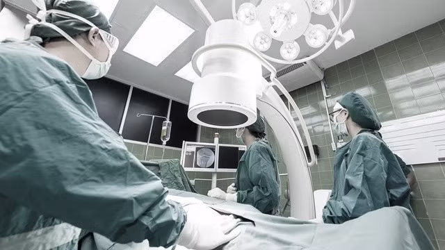 Nghe tieng dong la trong phong con gai, phat hien dieu kinh hai-Hinh-2