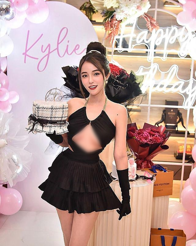 Sở hữu khuôn mặt và dáng vóc không thua kém gì người mẫu, diễn viên, nữ kế toán Kylie Lim, người Malaysia, thu hút một lượng fan hâm mộ đông đảo. (Nguồn ảnh: IG)