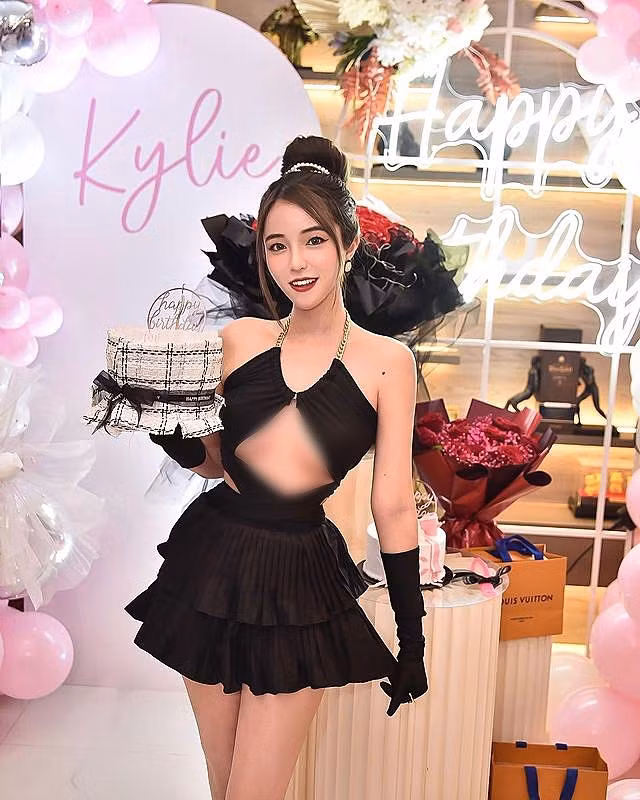 Sở hữu khuôn mặt và dáng vóc không thua kém gì người mẫu, diễn viên, nữ kế toán Kylie Lim, người Malaysia, thu hút một lượng fan hâm mộ đông đảo. (Nguồn ảnh: IG)