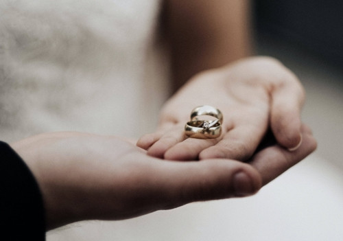 Ban trai thu nhan an ai chi dau tuong lai, co gai soc nang