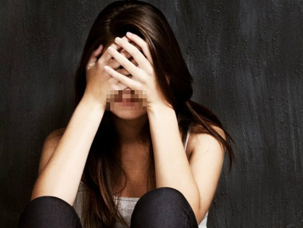 Ngua vung nhay cam, co gai di kham lo su that soc