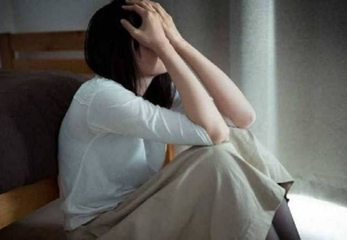 Vo len lam chuyen nay 18 lan mot thang, chong hoi khong kip