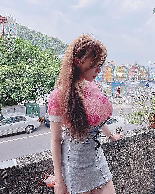 May mắn thay, nhờ sự giúp đỡ của mẹ, Trương Ngữ Hân đã thoát khỏi cảnh bị bố ruột lợi dụng.