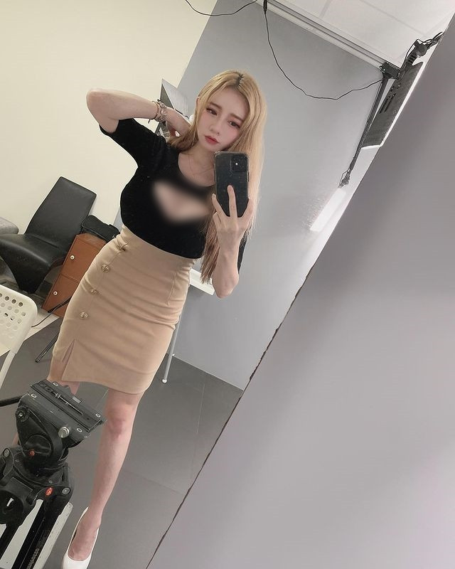 Theo tìm hiểu, Trương Nghệ Hân thường xuyên khoe cuộc sống sang chảnh, sung sướng nhưng cô nàng có quá khứ vô cùng ám ảnh.