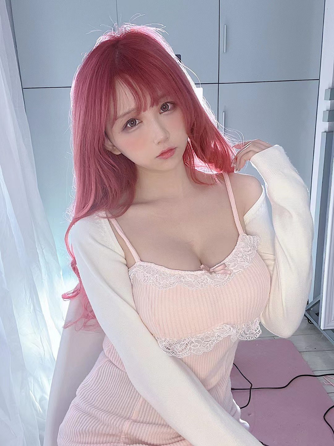 Được biết, hiện tại trang Weibo cá nhân của Khuẩn Tử Bảo Bảo có tới hơn 1 triệu người theo dõi, trong đó không thiếu người là fan nữ.