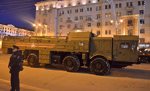 Tổ hợp tên lửa đạn đạo chiến thuật Iskander-M.