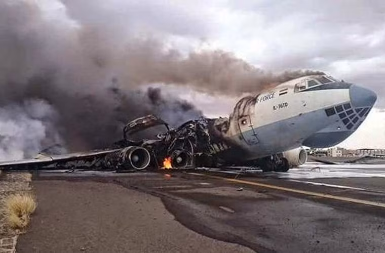 Cuộc không kích của liên minh quân sự do Ả Rập Xê-út đứng đầu bên cạnh việc chặn bước tiến của phiến quân Houthi thì cũng gây ra không ít tổn hại cho người dân và quân đội Yemen. Đầu tháng 5, một cuộc không kích của liên minh đã khiến ít nhất một trong ba chiếc vận tải cơ Il-76TD của Không quân Yemen bị phá hủy hoàn toàn.