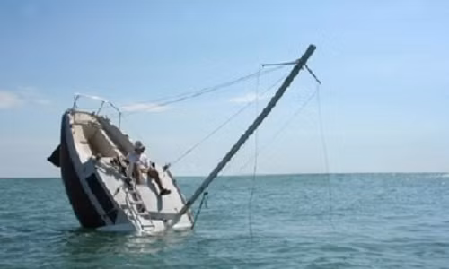 No binh ga, tau ca bi chim tren bien