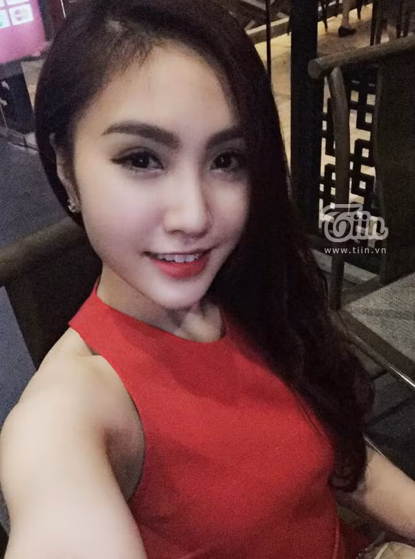 Trước khi chuyển sang kinh doanh quần áo, Ngọc Trân từng là người mẫu ảnh, đóng quảng cáo và tham gia diễn xuất trong MV của ca sĩ Tim. Cô bạn này không ngại khi cho biết mình đã 2 lần kinh doanh thất bại, phá sản.