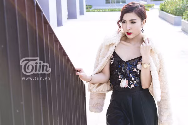 Ngọc Trân kể: “Sau khi học xong, mình có kinh doanh vàng bạc đá quý nhưng không may mắn, sau đó chuyển sang mở cửa hàng ăn uống cũng không mấy thuận lợi. Thấy mọi người thích những trang phục mình đang mặc trên người nên mình quyết định chuyển sang kinh doanh quần áo. Đến thời điểm hiện tại thì mình đã gắn bó với mặt hàng này được hơn 1 năm”.