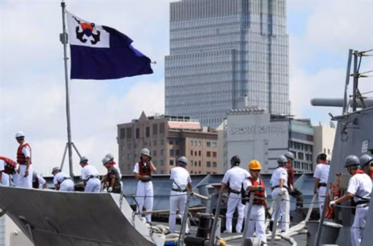 Trong thời gian ở TP Hồ Chí Minh, các sĩ quan chỉ huy và thủy thủ Hàn Quốc sẽ thăm Bộ tư lệnh Vùng 2 Hải quân và tham quan một số địa danh, thắng cảnh của thành phố. Đoàn thủy thủ Hàn Quốc cũng sẽ đến tặng quà làng trẻ em SOS và thi đấu giao hữu bóng chuyền với học viên Trường Trung cấp Kỹ thuật Hải quân.