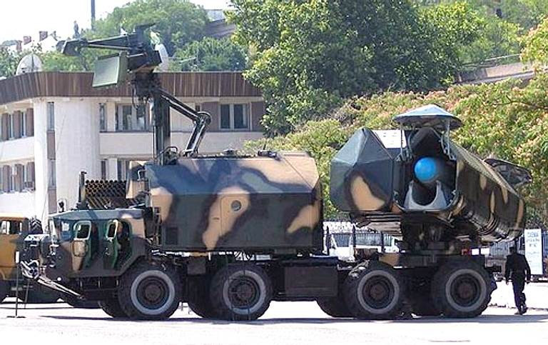 Tham mưu trưởng của hạm đội hải quân Libya, ông Faraj Al-Mahdavi cho biết đã nhận được mệnh lệnh từ Nguyên soái Khalifa Haftar và sẽ không do dự đánh chìm mọi tàu hàng từ Thổ Nhĩ Kỳ khi chúng tiến vào sát bờ biển nước này.