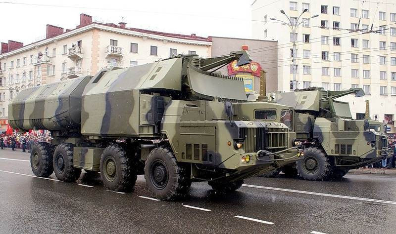 Thành phần tổ hợp 4K51 bao gồm 1 xe mang phóng 3P51 (cải tiến dựa trên khung gầm xe vận tải hạng nặng MAZ-543) sử dụng để đặt radar điều khiển hỏa lực MR-331 Rangout cùng cụm ống phóng KT-161 mang 2 tên lửa hành trình đối hạm P-15M Termit (SS-N-2 Styx).