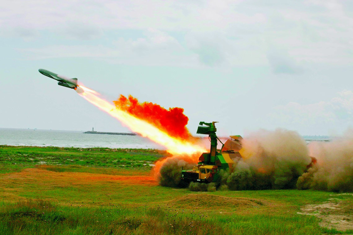 Tuy rằng khó phát huy tác dụng khi đối đầu với chiến hạm thực sự nhưng loại tên lửa này vẫn tỏ ra hữu ích nếu mục tiêu tấn công của chúng chỉ là tàu vận tải có kích thước kềnh càng và không có hệ thống phòng không.