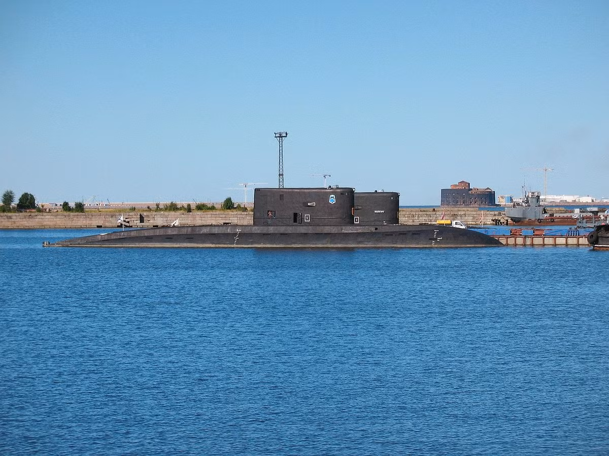 Được biết, tàu ngầm Chita số hiệu B-260 được khởi đóng ngày 28/2/1981, hạ thủy ngày 23/8/1981 và chính thức làm nhiệm vụ trong Hạm đội Thái Bình Dương - Hải quân Liên Xô từ ngày 30/12/1981.