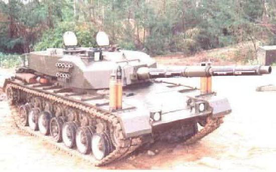 Mãi đến năm 1996, chiếc xe tăng mới được chính phủ Ấn Độ chấp thuận cho sản xuất hàng loạt tại cơ sở quốc phòng Arwadi Tank Arsenal. Về vũ khí, đầu tiên Arjun dự định trang bị pháo nòng xoắn 105 mm L7 của Anh, sau đó chuyển sang dùng pháo 120 mm nòng trơn, theo tiêu chuẩn NATO.