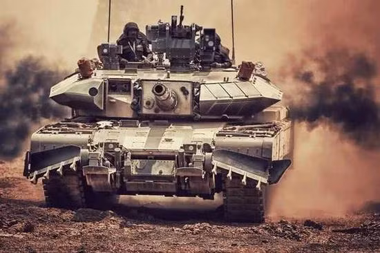 Tất cả 72 cải tiến đã được xếp chồng lên nhau trên chiếc xe tăng này, làm tăng thêm trọng lượng của chiếc Arjun, mà trước đó đã xếp đầu thế giới về trọng lượng, buộc các nhà thiết kế phải tăng cường thêm khả năng chịu tải của hệ thống treo trên các trục bánh xe; nhưng cầu, đường của Ấn Độ khó có thể chịu đựng được trọng lượng của chiếc MBT này.