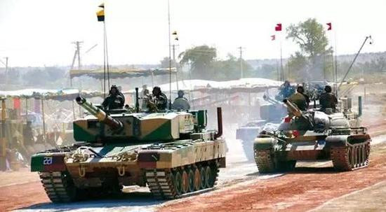 Do thiếu phụ tùng và bảo dưỡng không đầy đủ, theo truyền thông Ấn Độ, 75% trong số 124 chiếc Arjun đã không thể trong trạng thái sẵn sàng chiến đấu. Truyền thông phương Tây ước tính rằng, giá của chiếc xe tăng chiến đấu chủ lực Arjun cải tiến là 6,4 triệu USD, cao hơn nhiều so với giá trung bình của một chiếc xe tăng chiến đấu chủ lực T-90 do Nga sản xuất là 2,5 triệu USD.