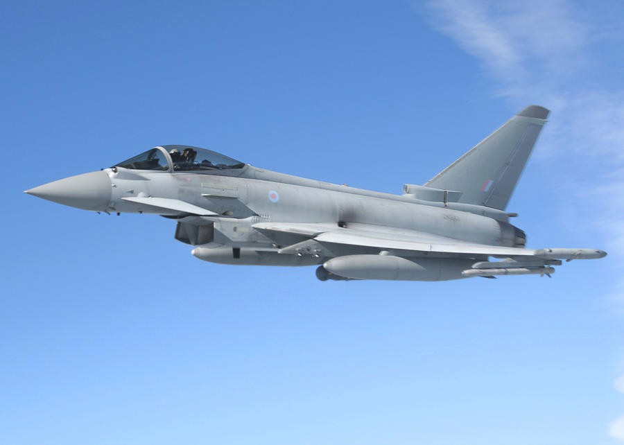 "Ngày 22/11, tiêm kích Eurofighter Typhoon của không quân Anh đã tìm cách tiếp cận căn cứ Hmeimim. Điều này đã buộc hệ thống phòng không của Nga phải bật chế độ chủ động để sẵn sàng tham chiến", báo cáo của Nziv nêu rõ.