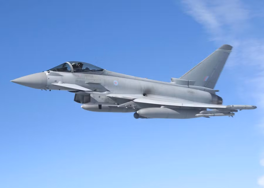 "Ngày 22/11, tiêm kích Eurofighter Typhoon của không quân Anh đã tìm cách tiếp cận căn cứ Hmeimim. Điều này đã buộc hệ thống phòng không của Nga phải bật chế độ chủ động để sẵn sàng tham chiến", báo cáo của Nziv nêu rõ.