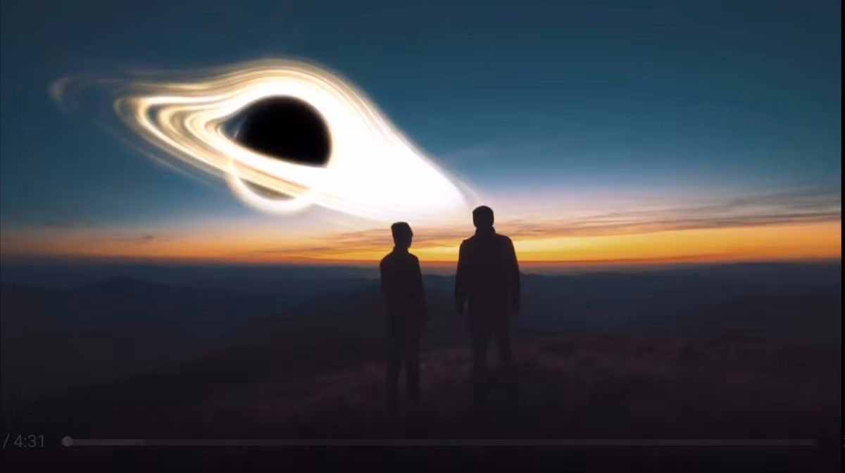 Theo giới thiên văn học, ở mỗi trung tâm thiên hà lại có một siêu hố đen “chiếm đóng”. Chẳng hạn, Dải Ngân hà của chúng ta đang chứa siêu hố đen Sagittarius A*, với khối lượng gấp khoảng 4 triệu lần Mặt Trời. Một giả thiết được nhiều người quan tâm là khi một hố đen tiến gần Mặt Trời, điều gì sẽ xảy ra?